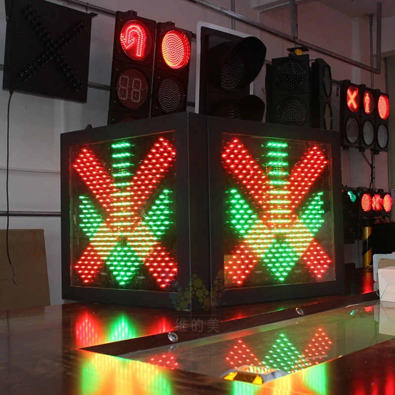 Manufacturers wholesale toll station LED red cross green arrow to stop double-sided canopy warning traffic light