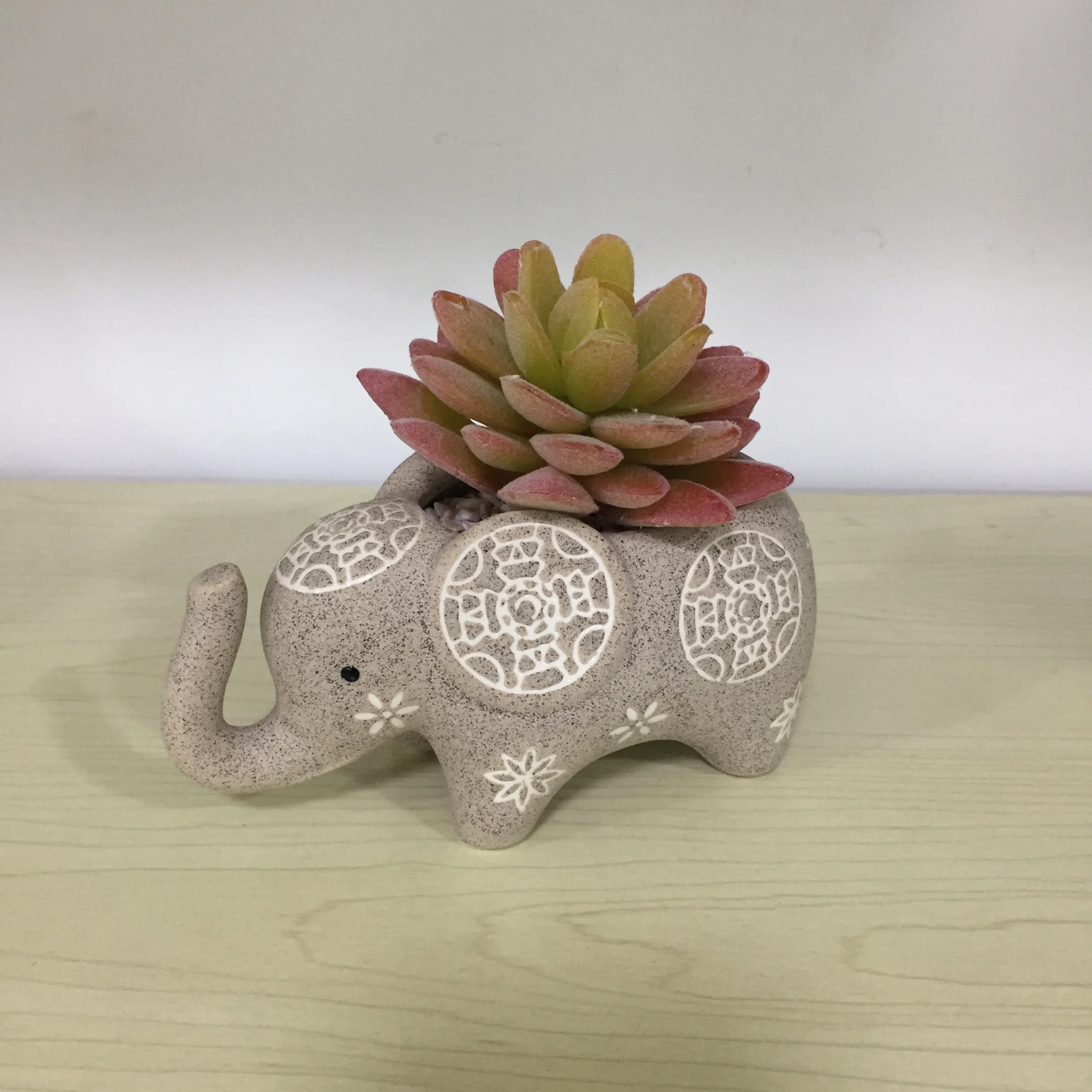 
2019 Natural Looking Elephant Stone Potted Artificial Succulent Plants Ceramic Pot With Sand Glazed Plants 