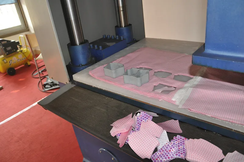 Hydraulic travel Head Cutting press Machine