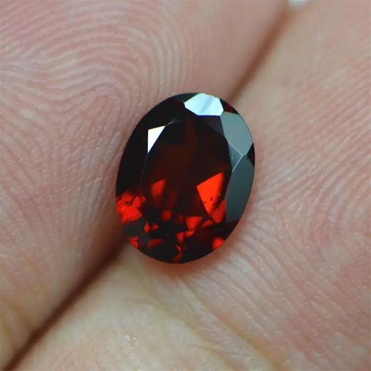 Wholesale Oval-shape Pigeon Blood Red Color  Natural Garnet Stone Loose Gemstone 6*8mm with Best Quality and Best Price