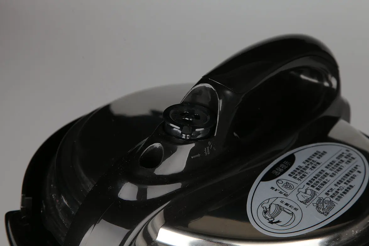 Мультиварка электрическая, 900 Вт, 4 цифровых светодиодных дисплея