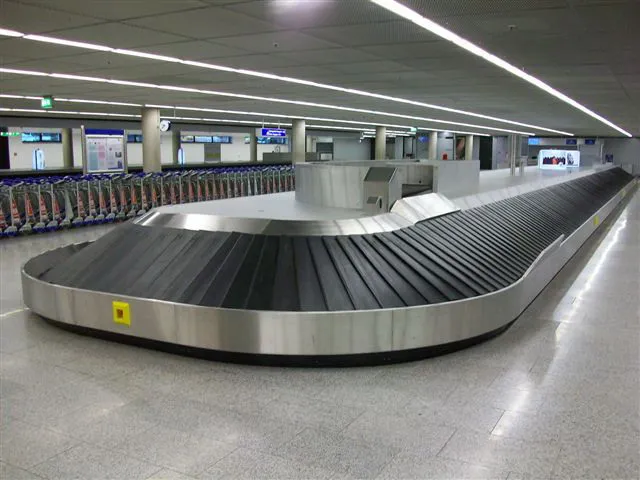 Friction Chain drive aviation flat incline loop carousel/ airport luggage baggage carousel