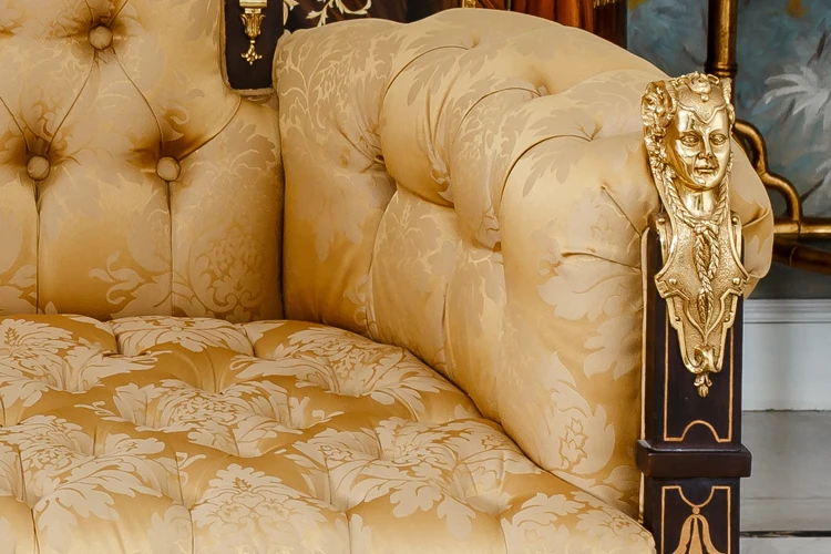 French Luxury Home Furniture Antique Sofa Set Dining Room Furniture Sectional Sofa Italian Royal Style Wooden European Style 1pc