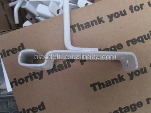 Приспособление для демонстрации экрана в магазине с крючком из черной сетки