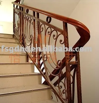
 Элегантные лестничные перила из кованого железа  