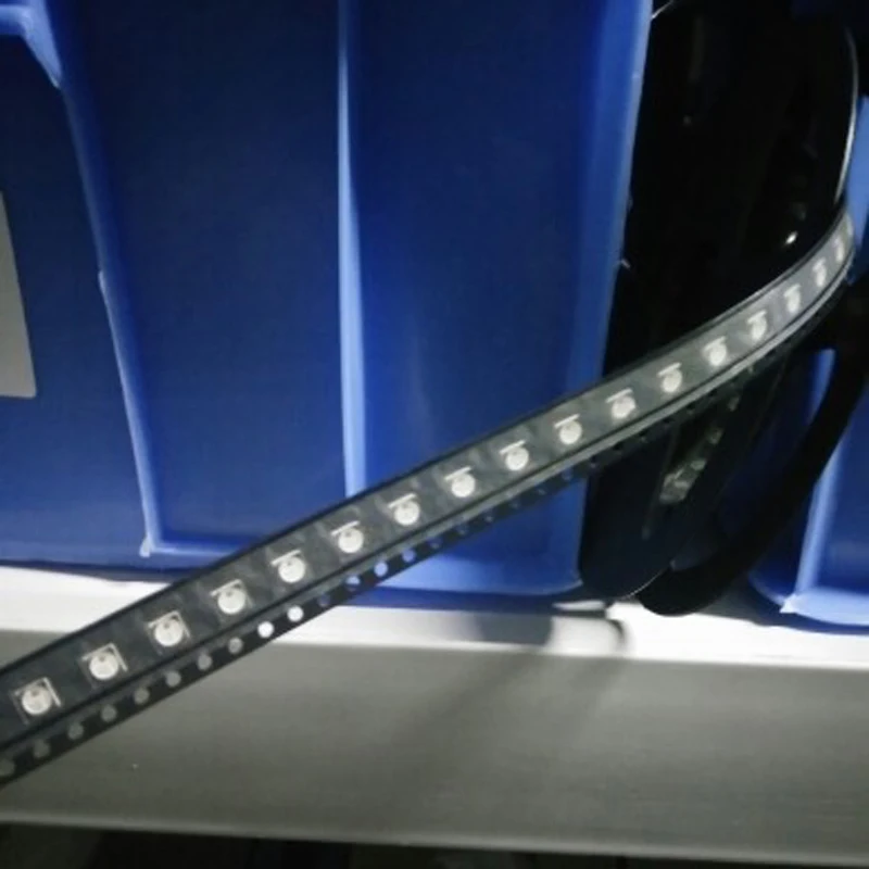 Built-in IC Full Color SMD 3535 Package RGB SK6812MINI LED Chip