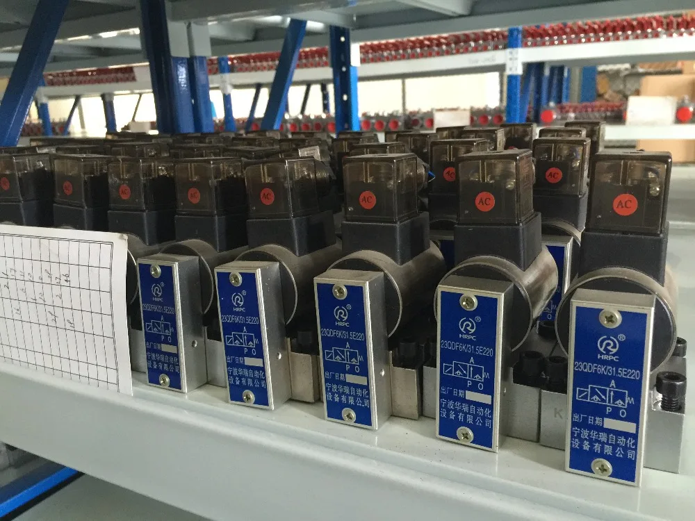 BSP1/4' 3 way high pressure ball valve outside thread with 2 mounting holes 7200PSI 500BAR