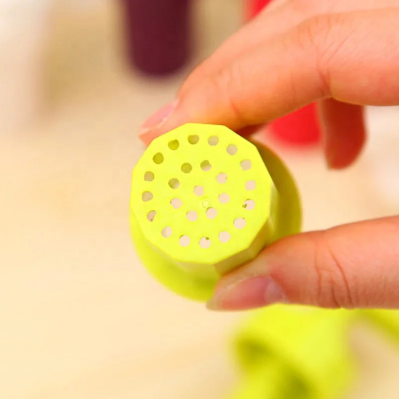 Wholesale Garlic Manual Press Crusher Kitchen Gadget Plastic Garlic Press