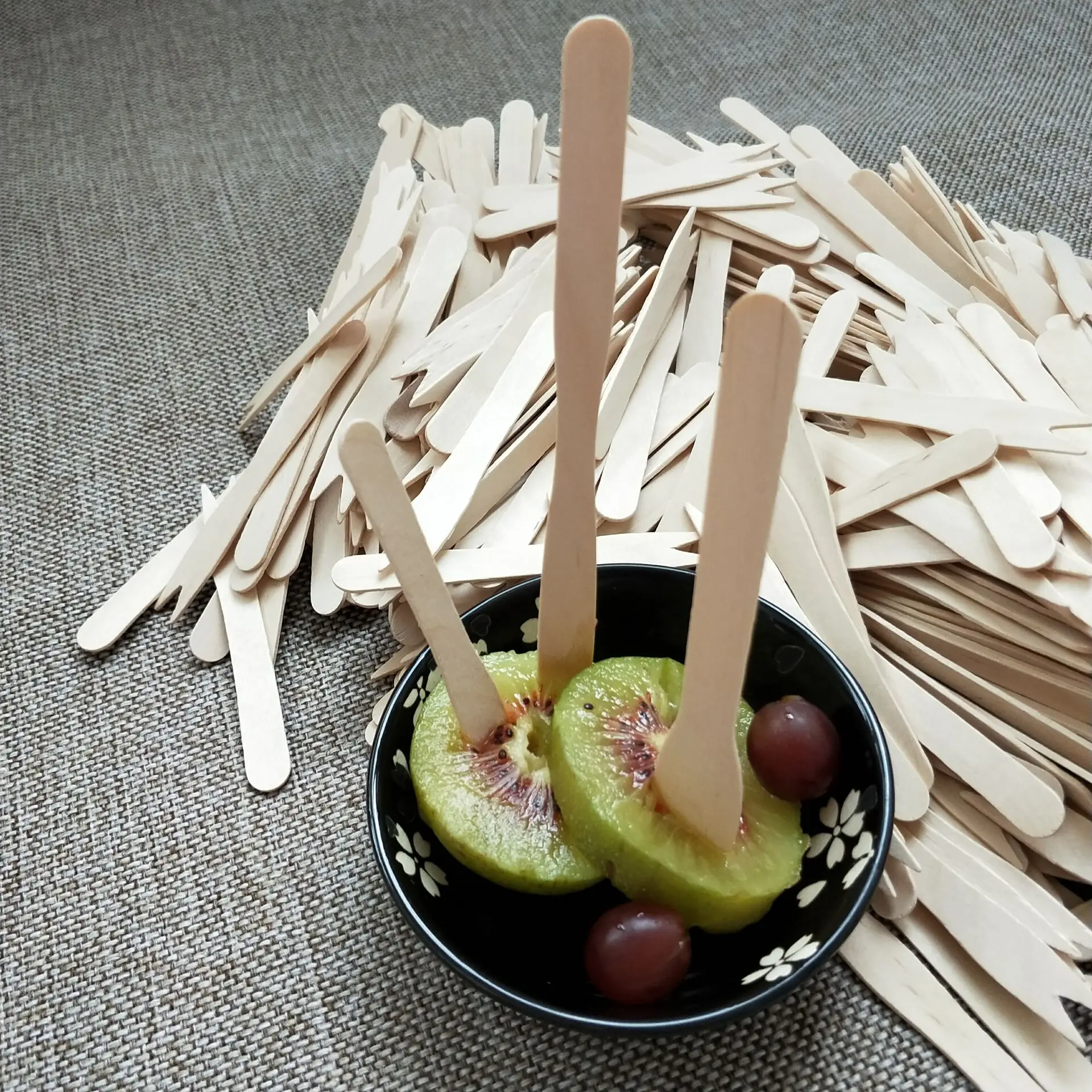 disposable wooden fruit fork 85mm  desert  and fruit fork/party cake fork