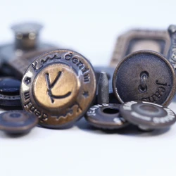 Custom Fashion Designer Luxury Decoration Engrave Gold Silver Brass Zinc Alloy Metal Badge Shank Jacket Jean Buttons Rivet Nut