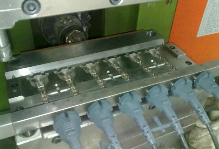 6 Cavities Europe Style Desktop Plastic Power Cord Injection making Molding Machine