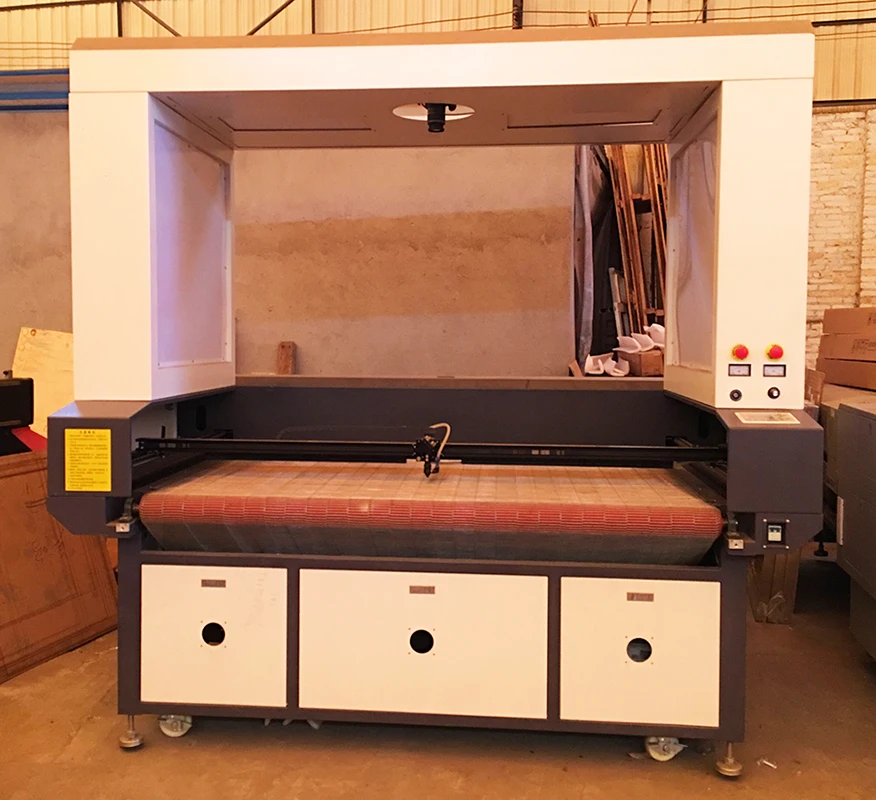 High precision 1810 1800x1000mm for fabric plush toys trademarks auto feed CCD camera Laser Cutting Machine