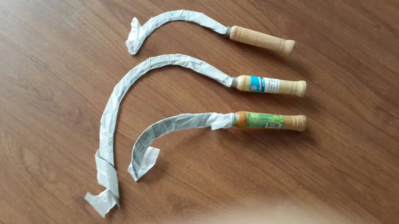 SI 202 Grass knife Sickle for garden work with wooden hand