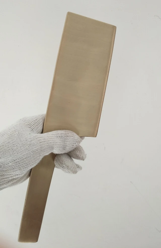 Non sparking tile cleaver scraper knife