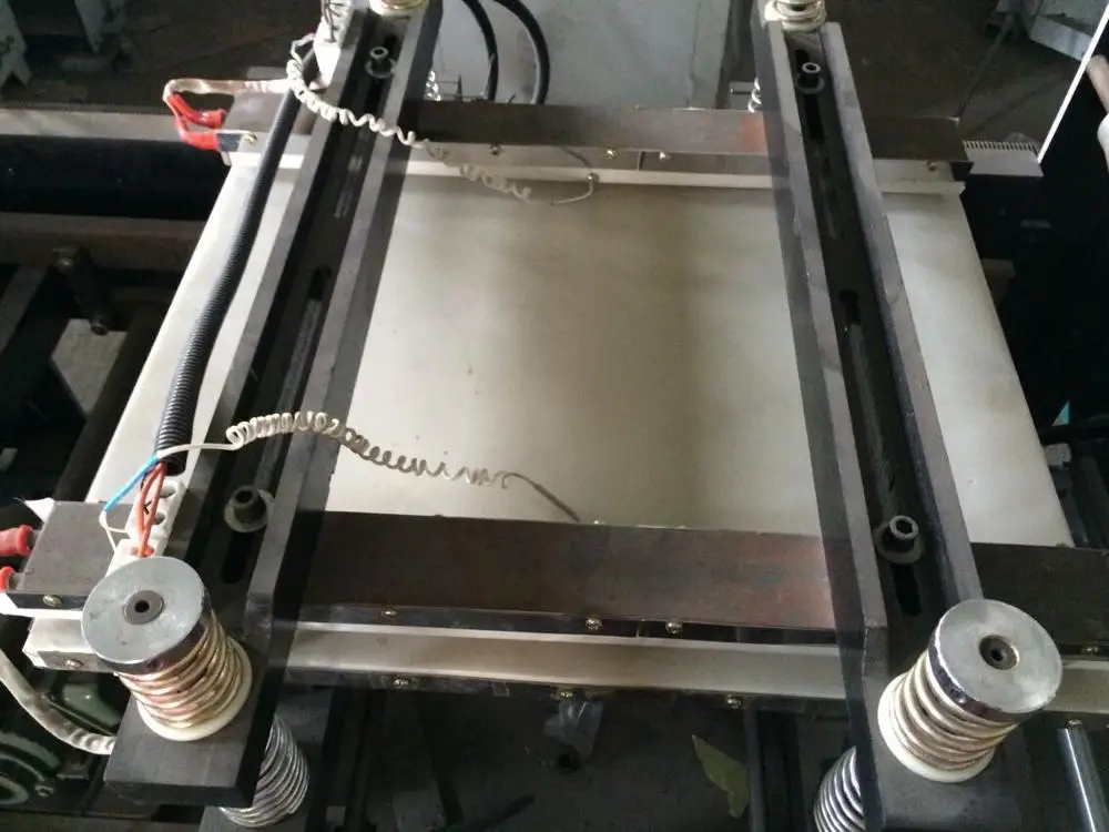 China simpler type three side seal pouch vacuum bag making machine