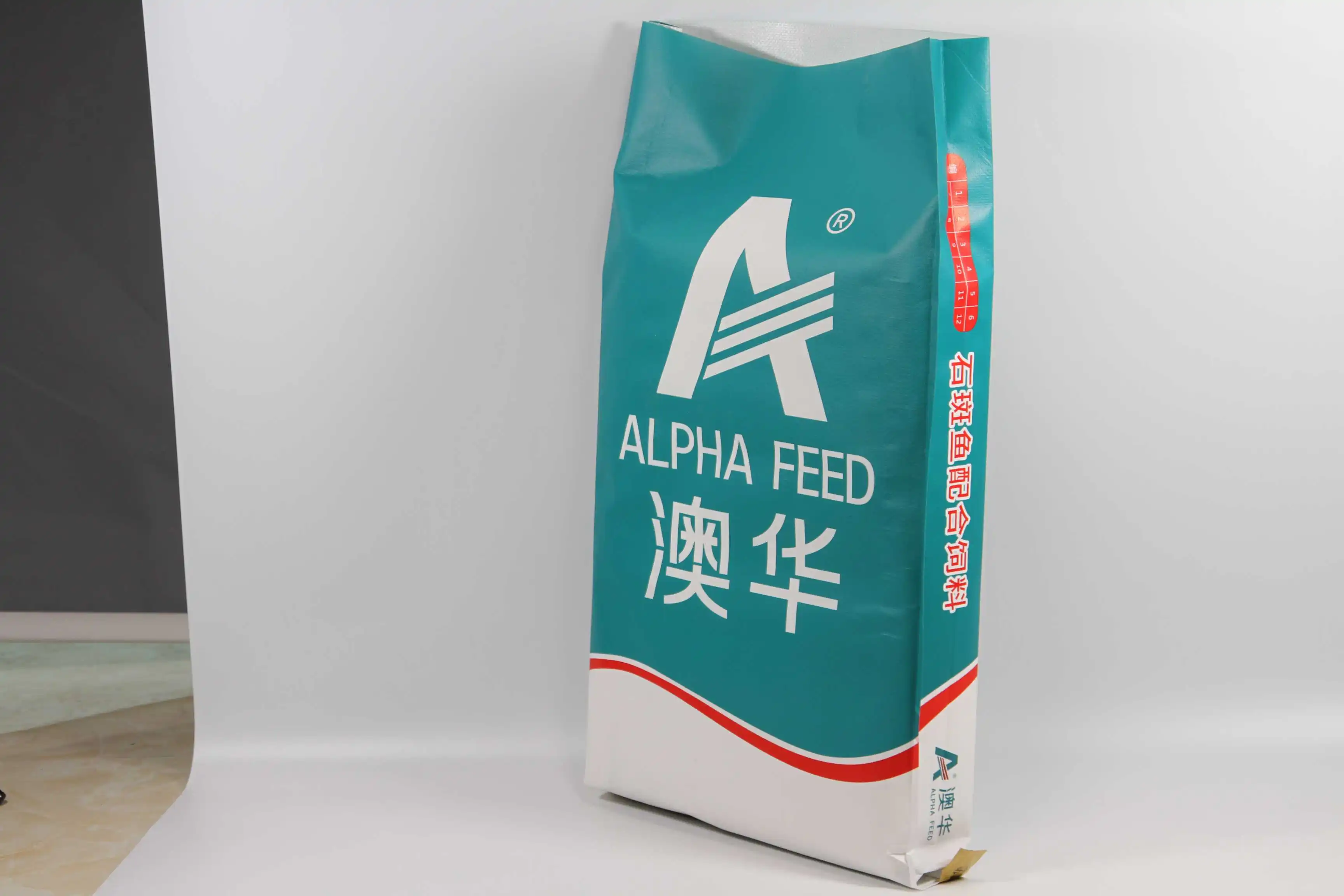 20kg Large big pp woven laminated bopp animal fish feed bag/agricultural packaging