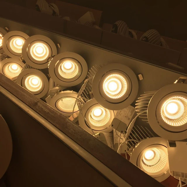 
0-10V Triac Dimmable LED Shop Spotlight Gimble LED Downlight 