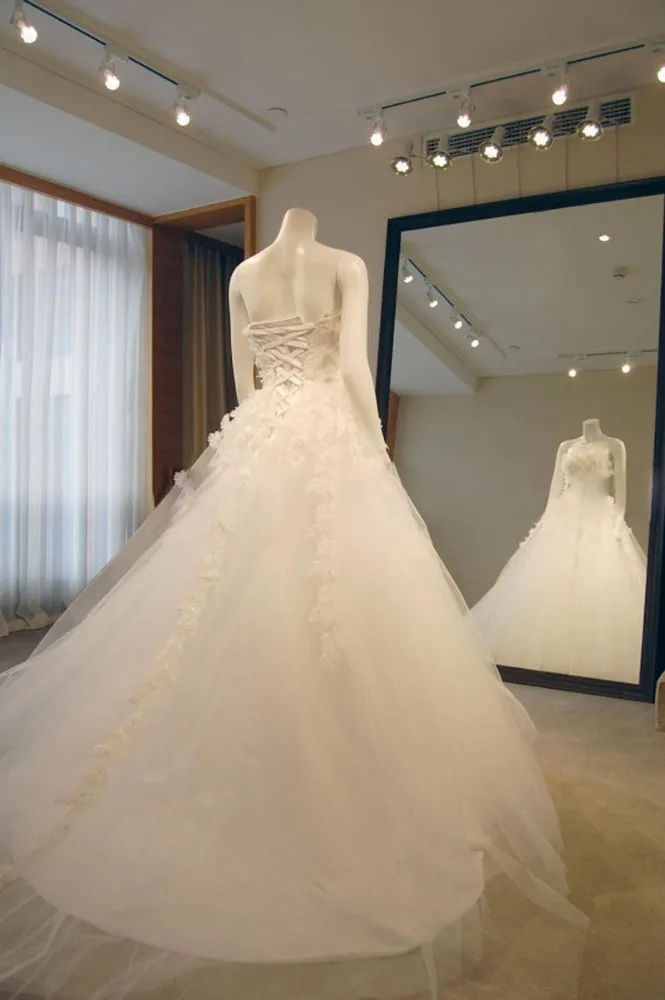 100% Real Photo Modern Appliqued Strapless Wedding Gown Dress With OEM Service