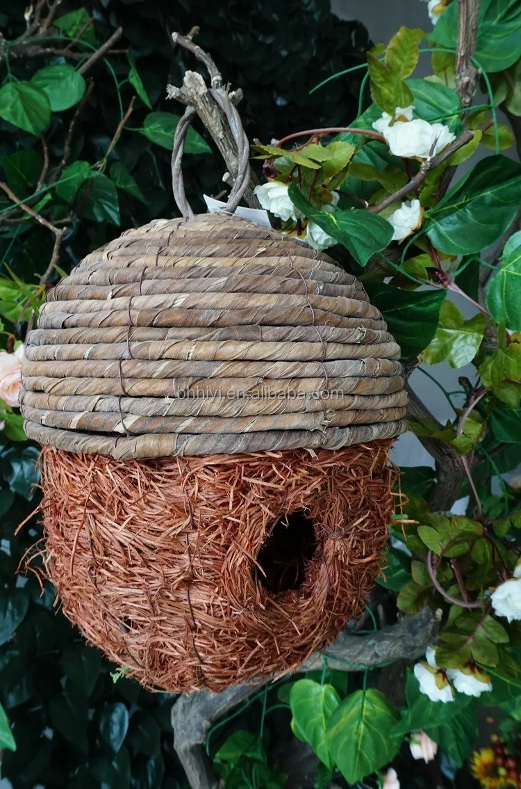 Cheap Natural Round Handmade Rattan Outside Hanging Bird Roosting Pockets For Resting Birdhouse Cages Wholesale