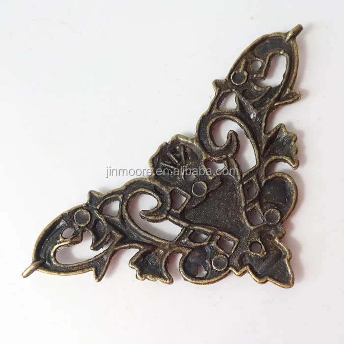 MC06 Antique Box Metal Corner Protectors Guard Edge Decorative