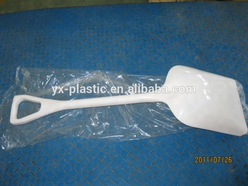truck plastic shovel/spade