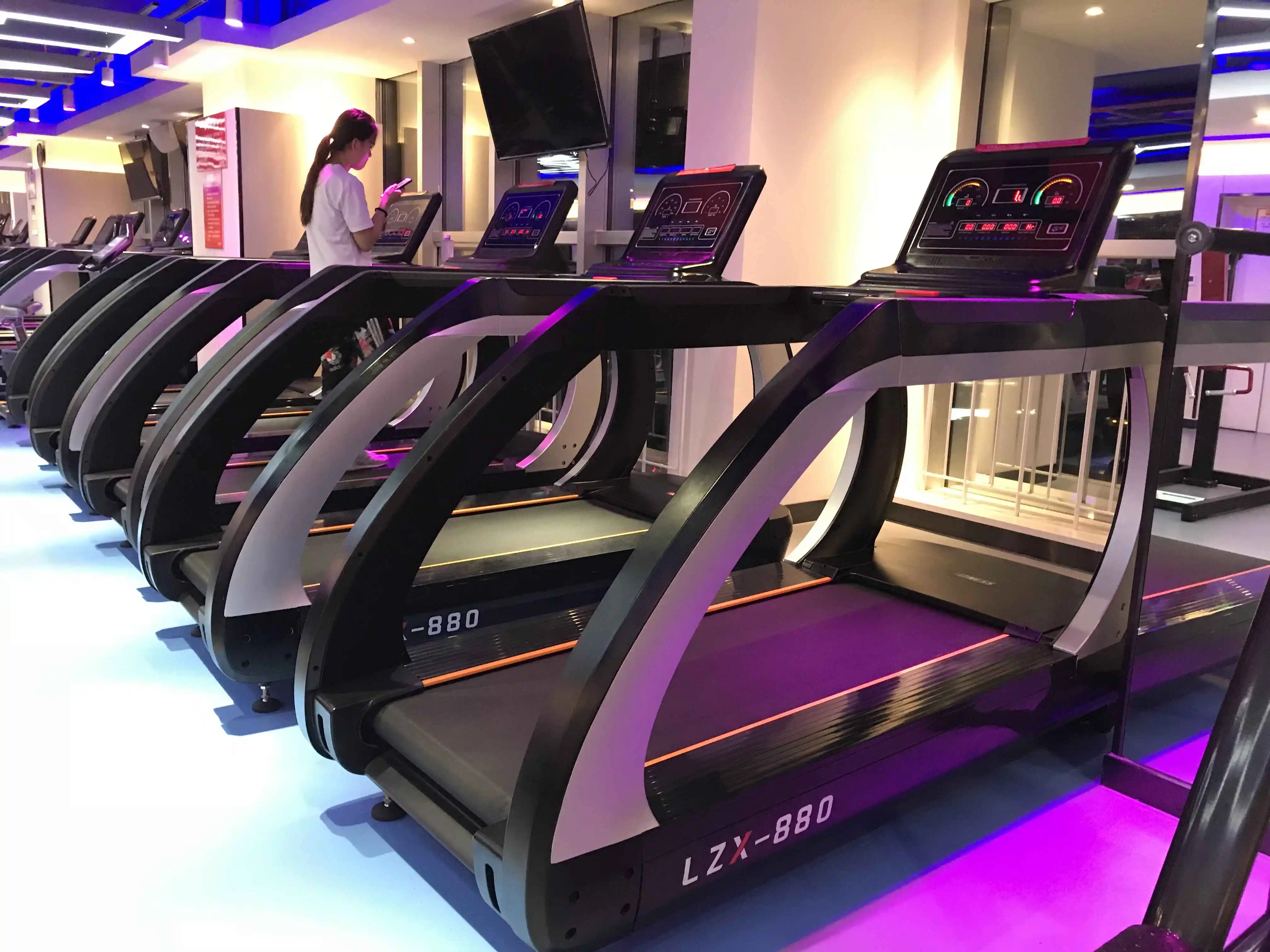 Factory wholesale gym equipment treadmill commercial for club