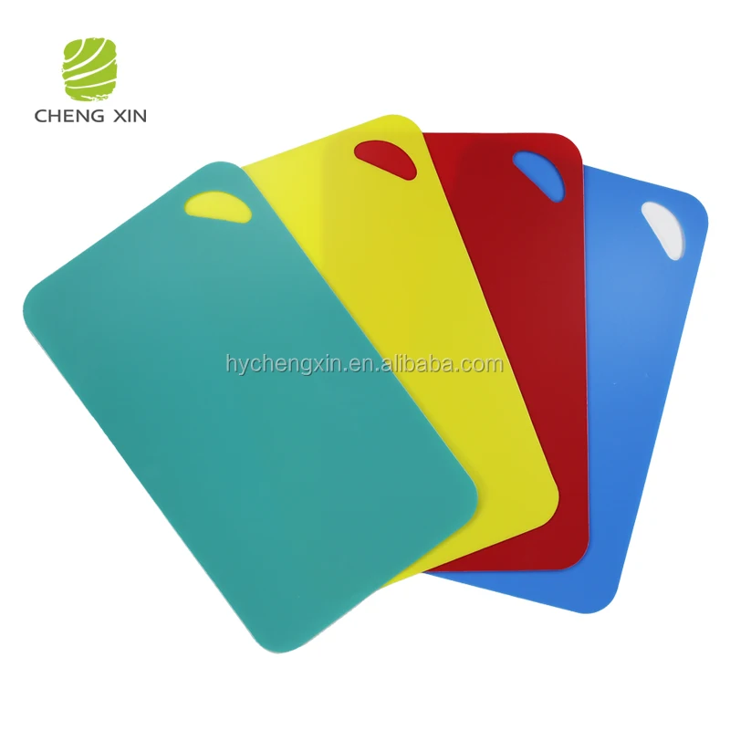 Non slip flex plastic 4 pieces folding color chopping cutting board