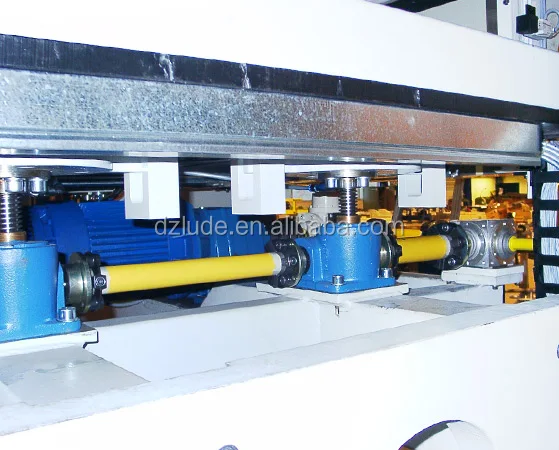 Inverted Translating screw jack lifting system of high efficiency