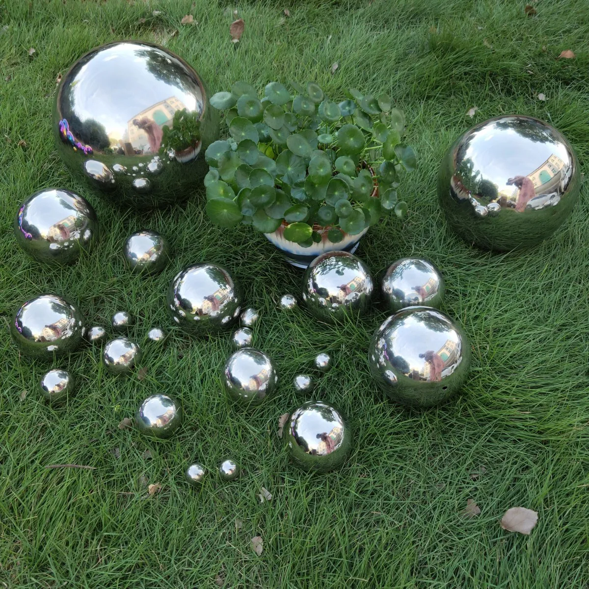 Polished Modern Metal Art Stainless Steel Hollow Garden Ball DIA150MM