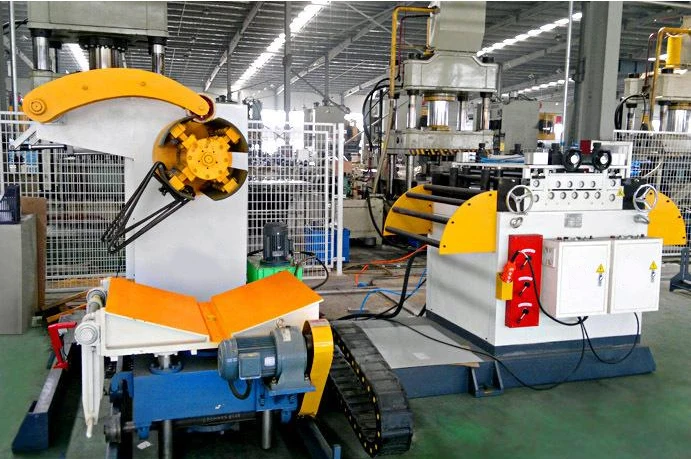 Пневматическая штамповочная машина с автоматическим выпрямителем и распределителем