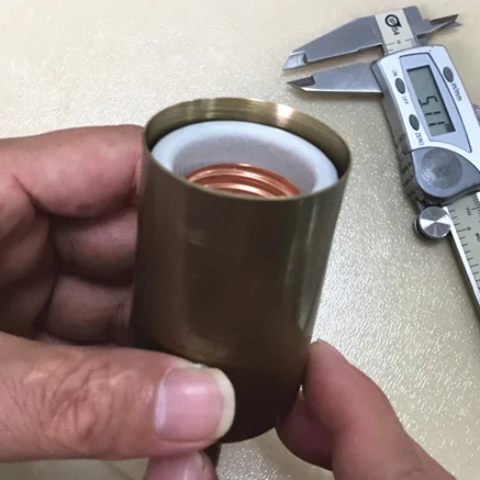 E26 ceramic damp use lamp holder with grounding terminal