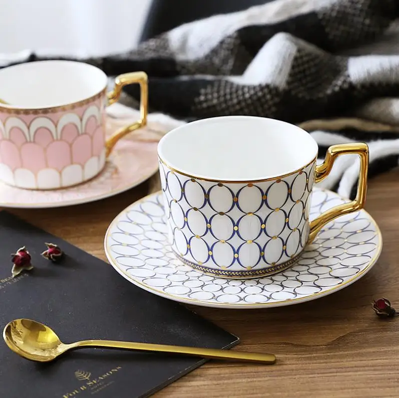 
Ceramic Coffee Cup European-style British Coffee Cup Afternoon Tea Cup with Disc Spoon and Saucer 