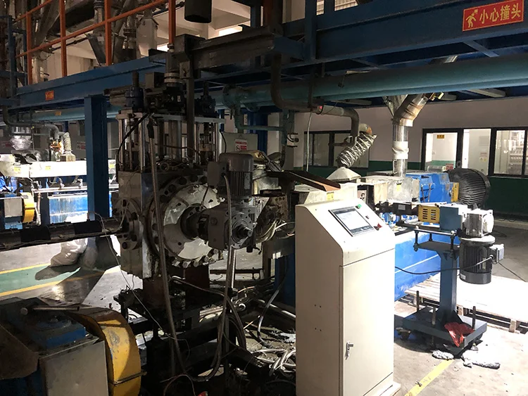 Factory Supply Auto Screen Changer Pet Raw Material PE Recycle Granulator