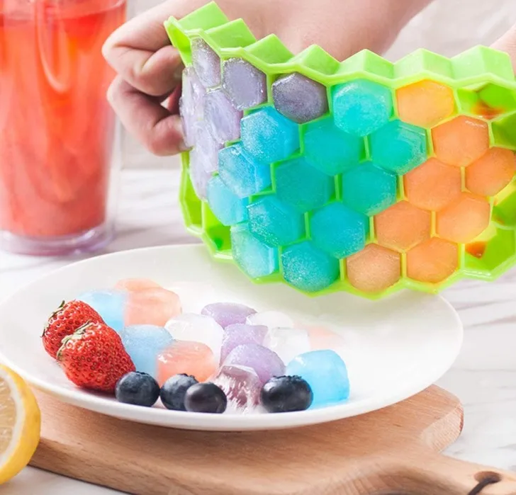 Best Selling Flexible Durable BPA Free 37 Cavities Honeycomb Shaped Silicone Ice Cube Trays with Lid