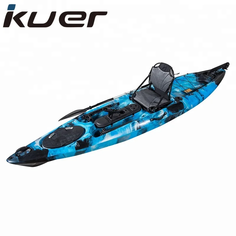 Сидеть на рыбацкой лодке от крутого Каяка