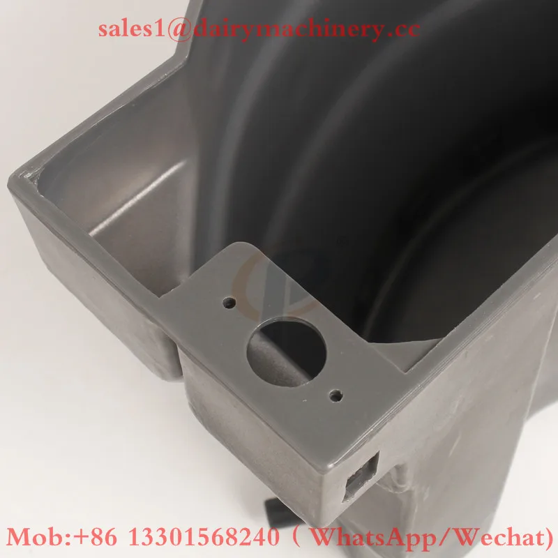 38L Calf Feeding Bucket With 8 Nipples Chuangpu Machinery For Dairy Farm