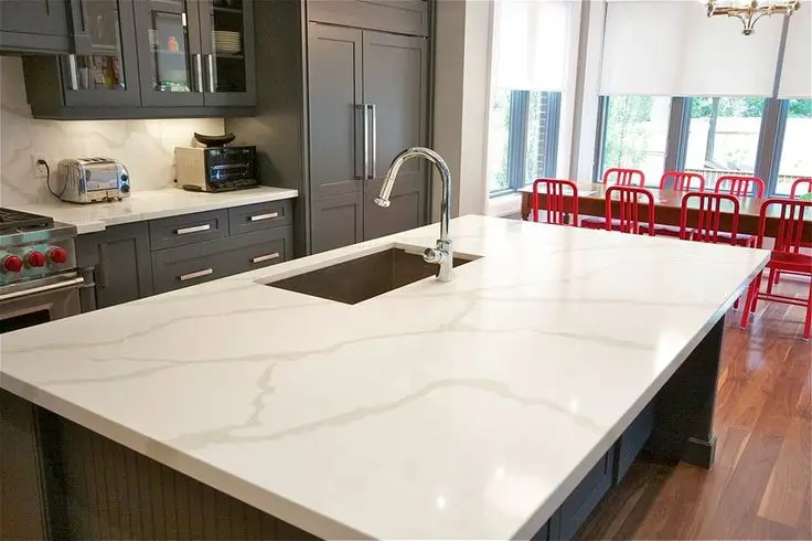 Widely used in kitchens white color quartz countertops with veins