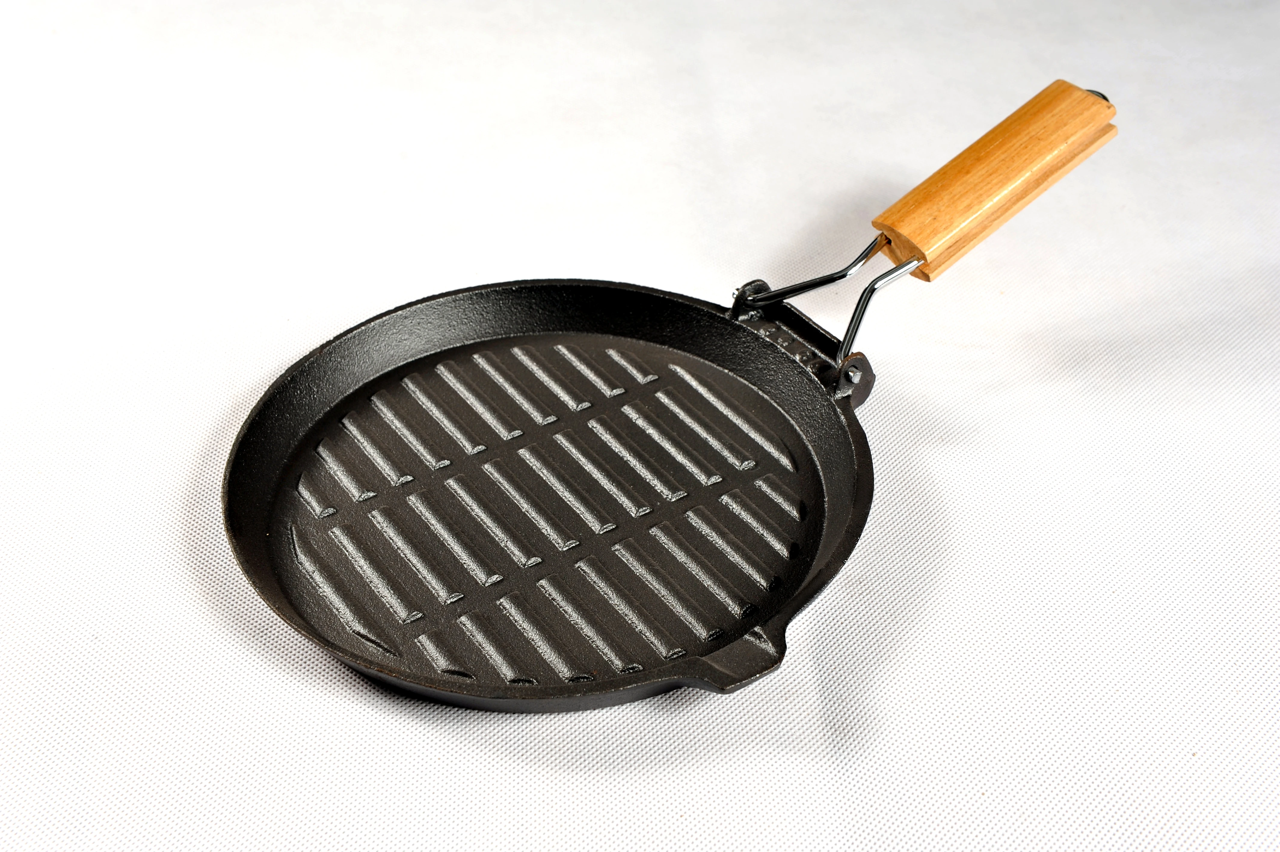 
High quality wholesale kitchenware casserole cast iron non stick grill pan/skillet/frying pan with wooden handle cookware set 
