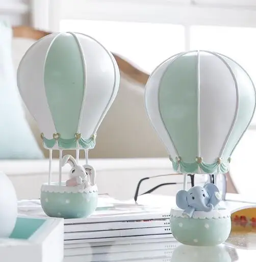 
Pink hot air balloon ornament made of resin 