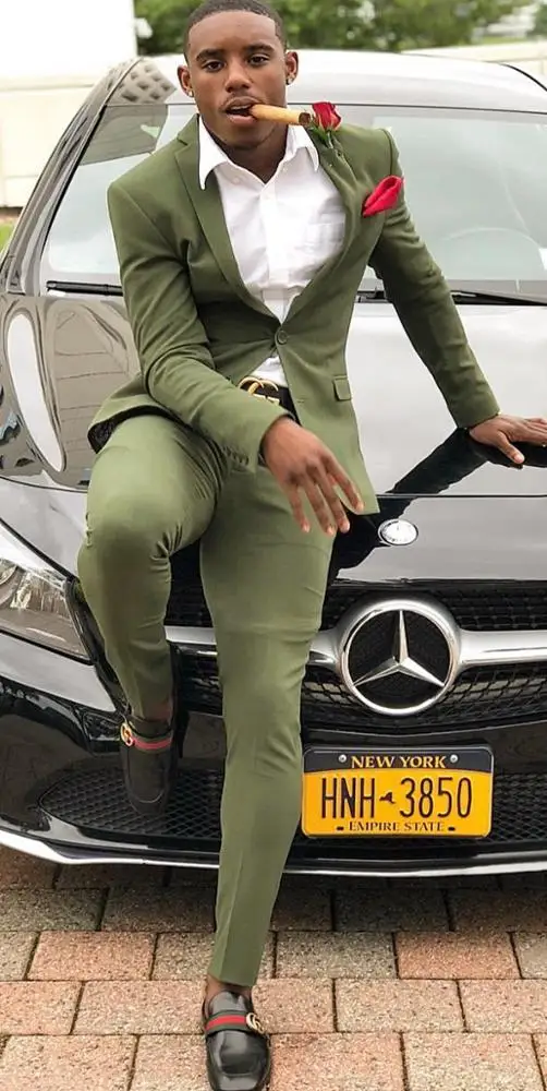 Cheap Olive Green Mens Suits Slim Fit Two Pieces Groomsmen Wedding Tuxedos For Men Peaked Lapel Formal Prom Suit (Jacket+Pants)