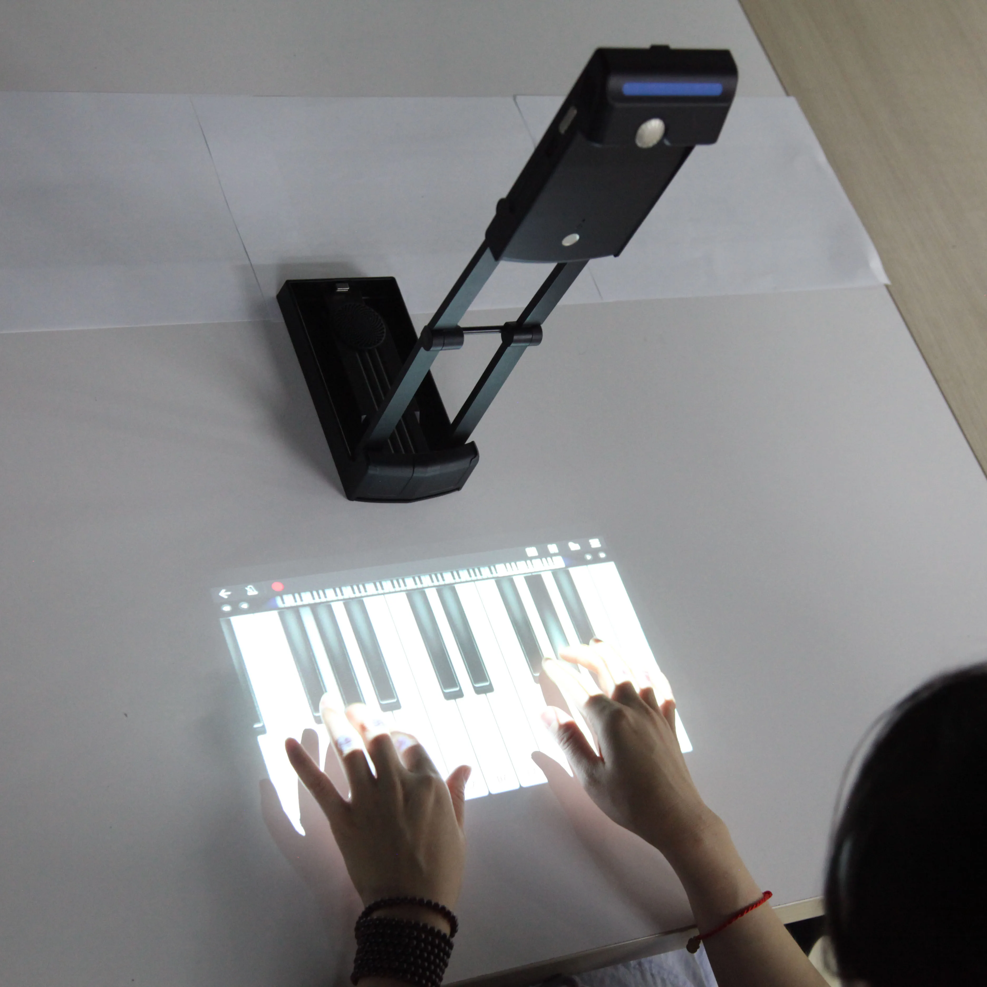 Portable interactive chinese av video projector mini wifi projector,  laser image calibration technology