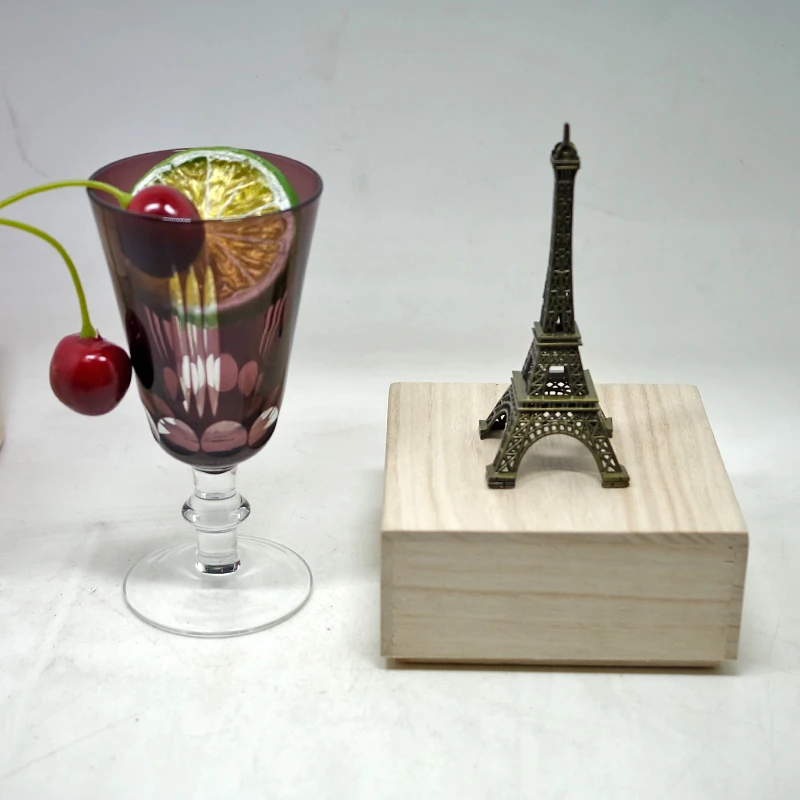 Custom Luxury Short Stem Wine Glass with Long Stem Hand Engraved Clear Colored for Wedding Parties Dining Table Glassware Series