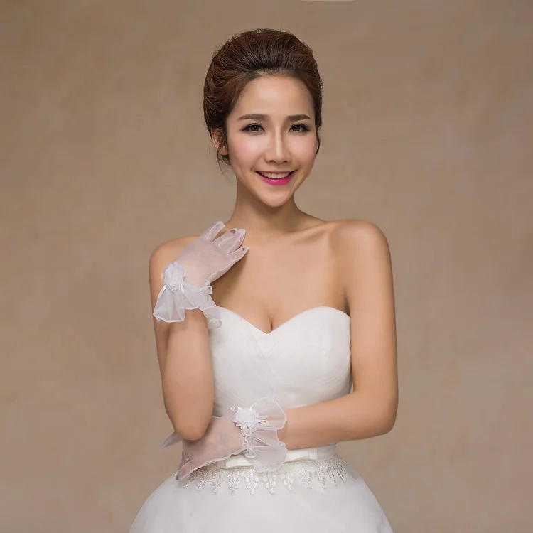 
short tulle wedding gloves 