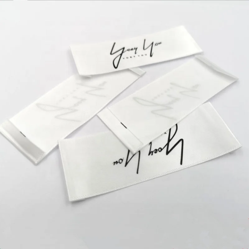 Пользовательская атласная тканая этикетка для одежды высокого качества