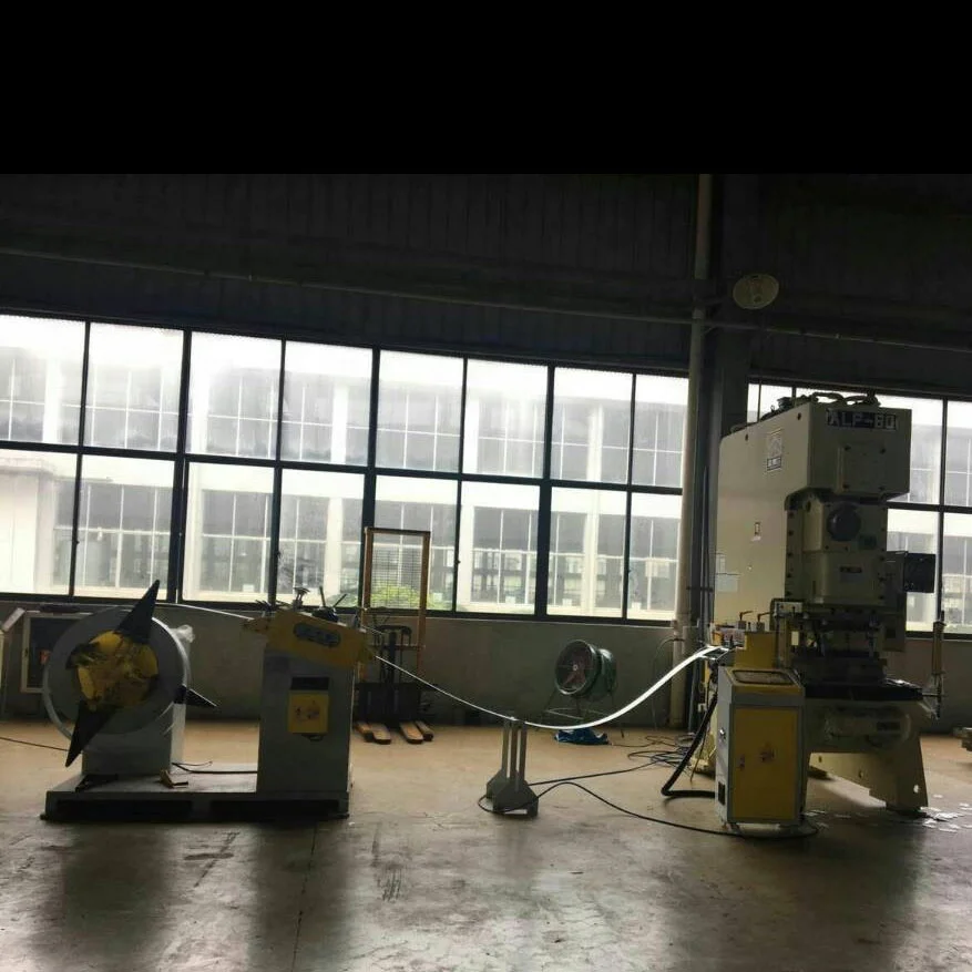 China Supplier NC Servo Roll Feeder Machine for Punch Press