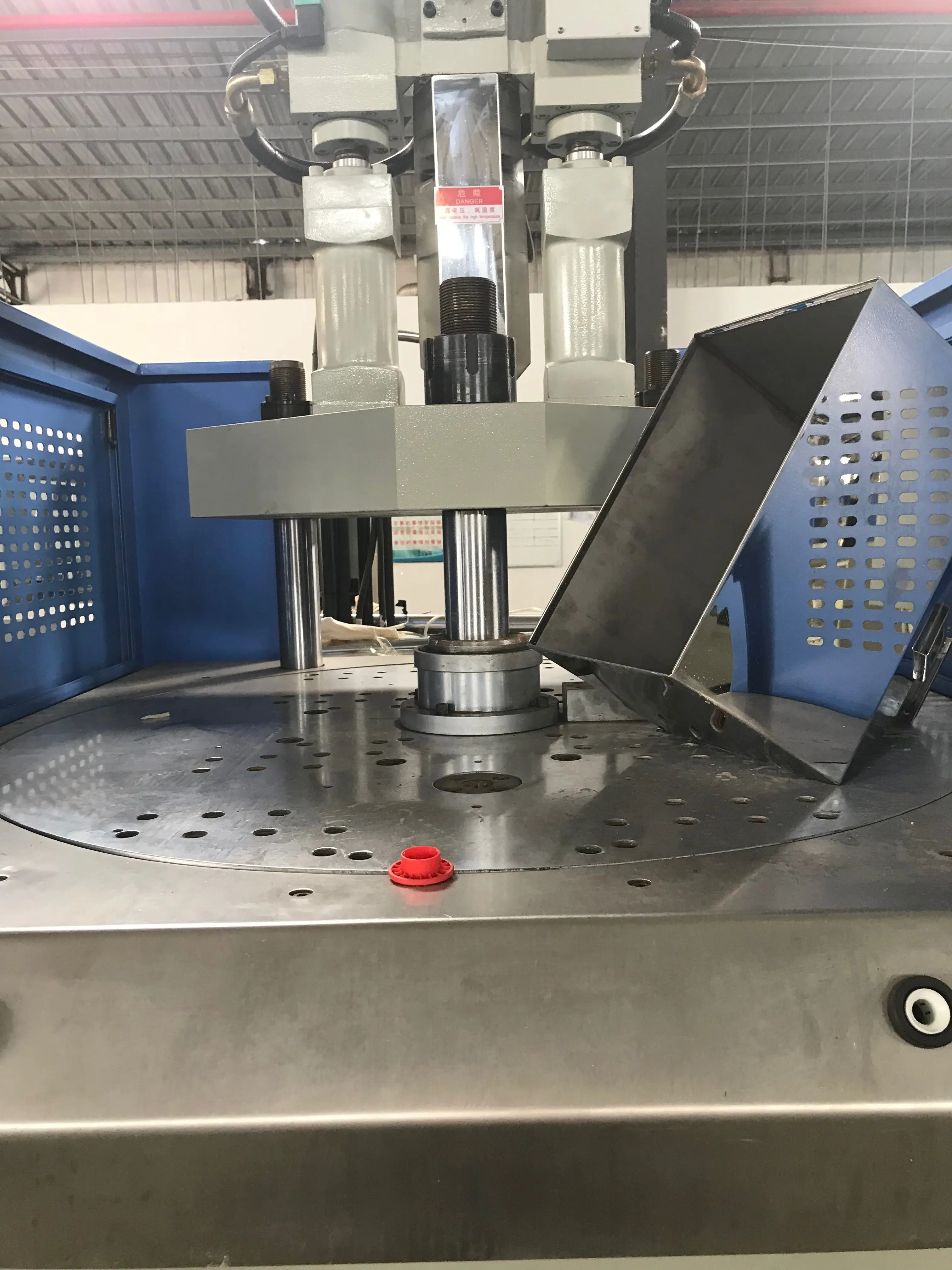 
85 ton Rotary Table Vertical Plastic Injection Molding Machine 