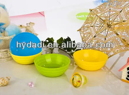 3 пластиковых салата с тарелкой и чашкой по конкурентоспособной цене