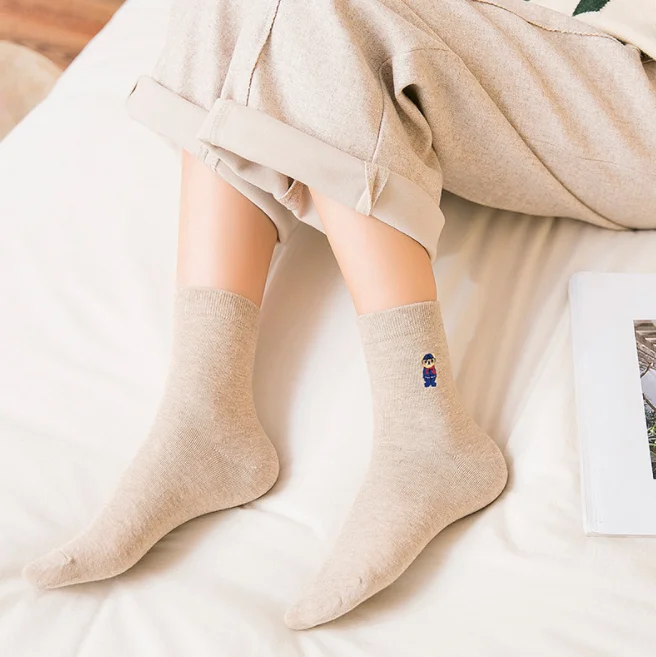 
 Корейские женские модные хлопковые носки с мультяшной вышивкой, носки от производителя, женские носки до щиколотки  