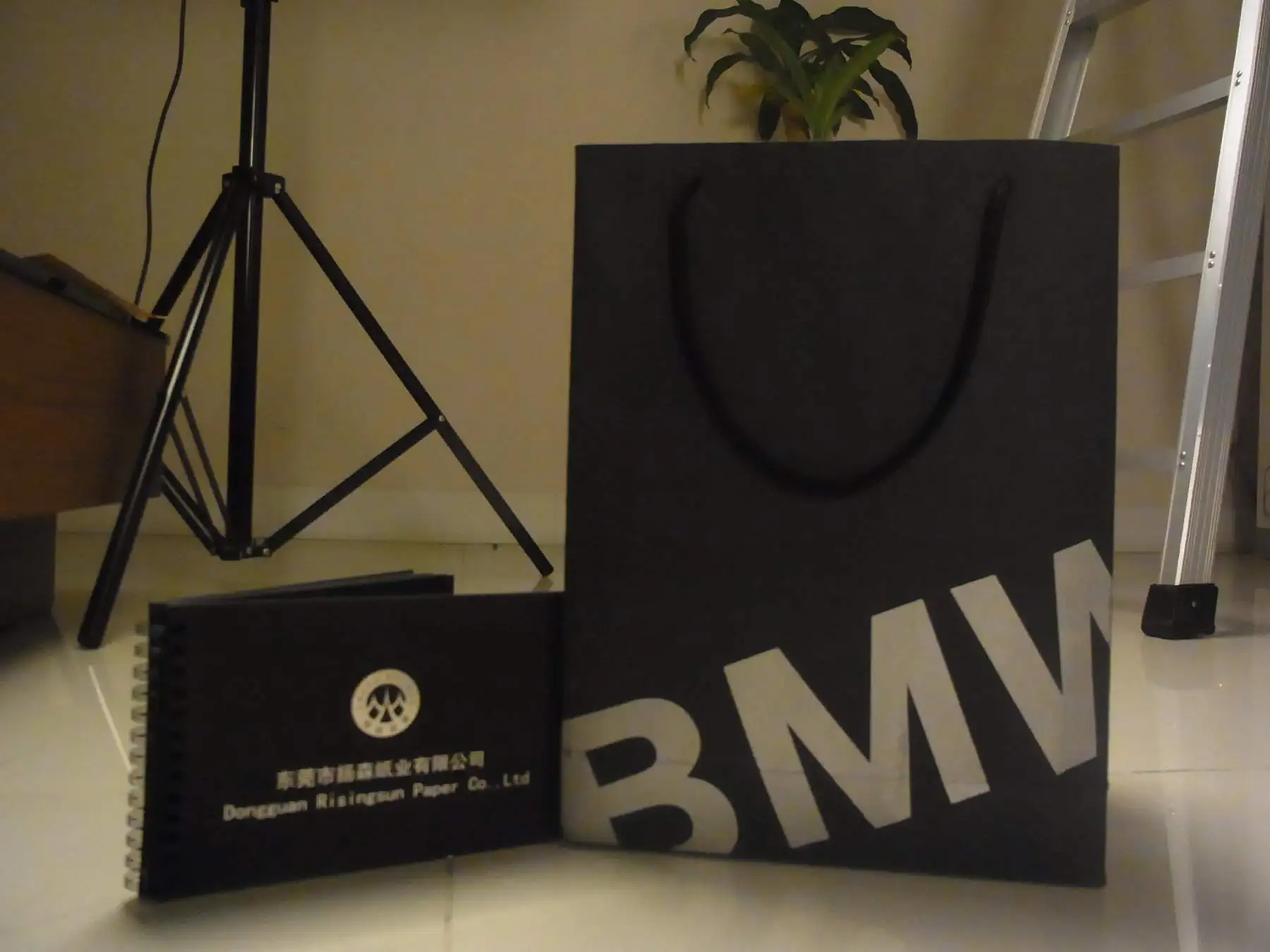 Горячая Распродажа 180gsm 300gsm 70x100 см Целлюлоза из натуральной древесины Толстая черная бумага/картонный лист