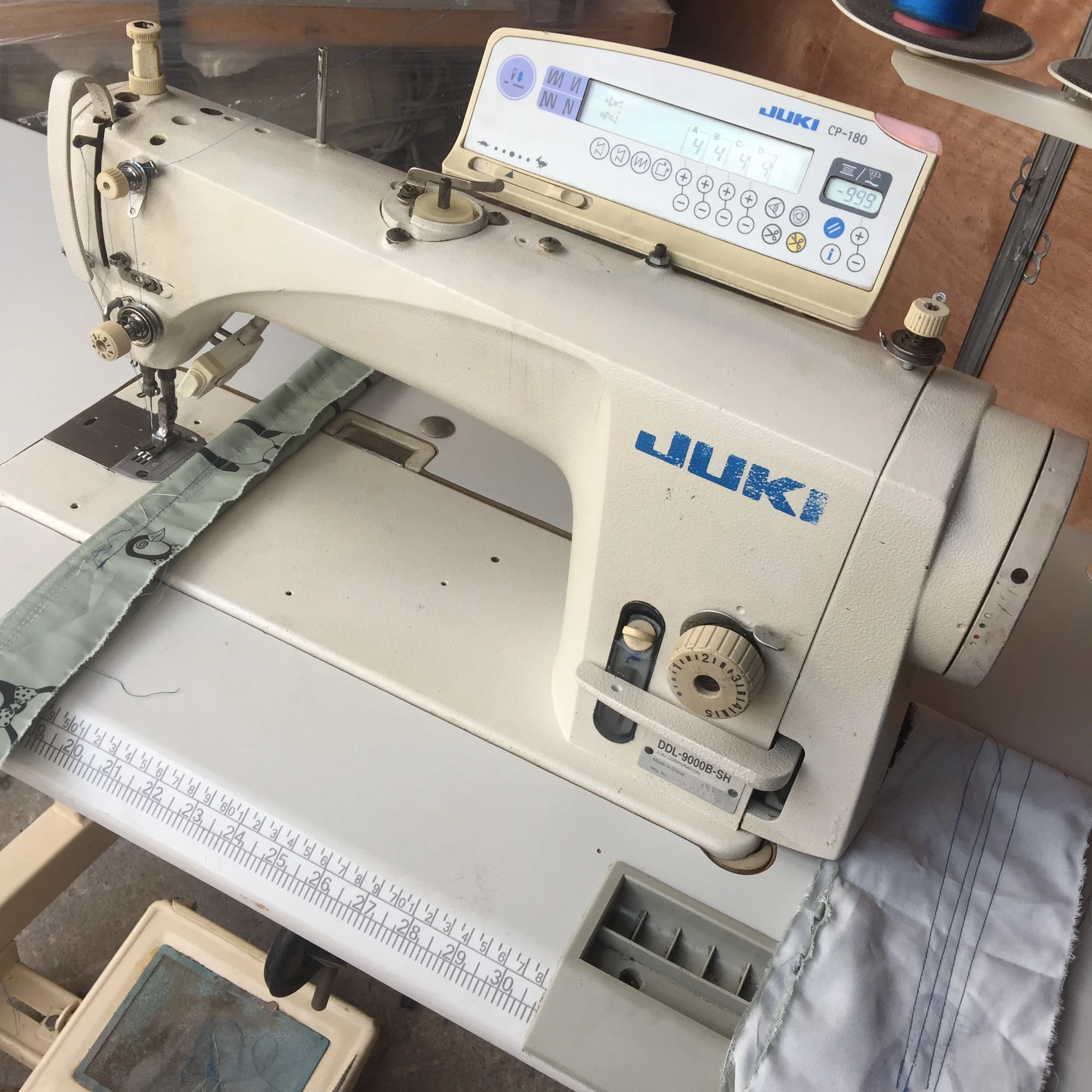 Factory sale Used JUKI9000B lockstitch sewing machine  price is nice